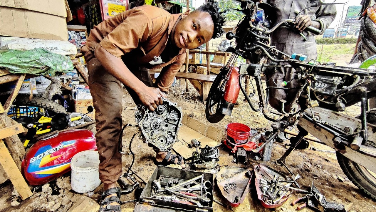 Rebuilding a Boxer Bajaj 150cc Engine From Start to Finish