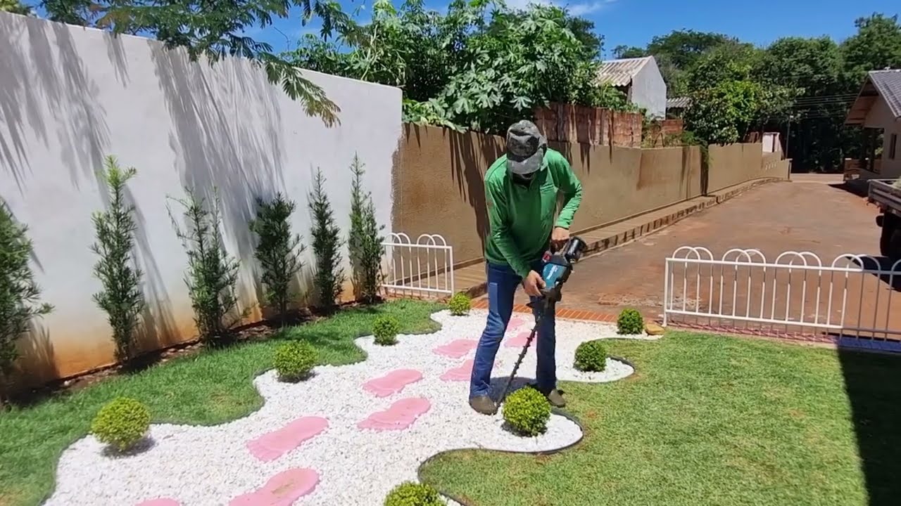 Poda de grama esmeralda e buxinhos, arrumando o jardim pro Nata e virada de ano