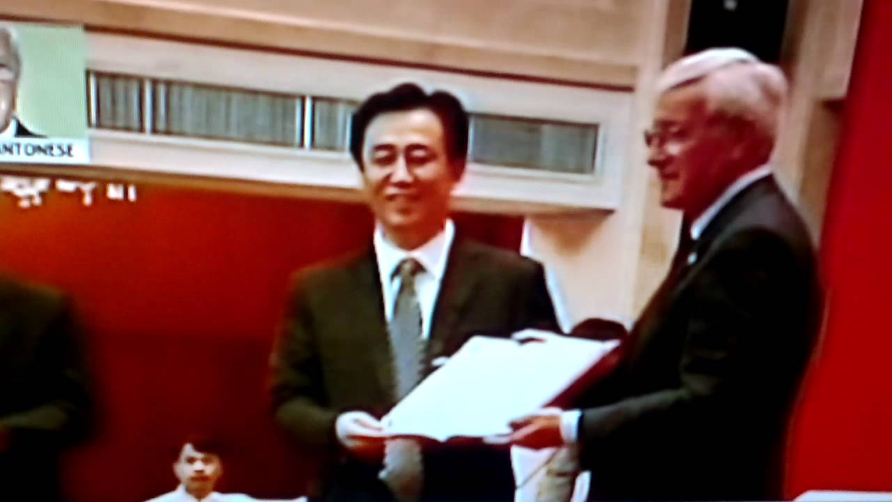 Presentazione Marcello Lippi in Cina [Nuovo Allenatore del Guangzhou] 17-05-2012