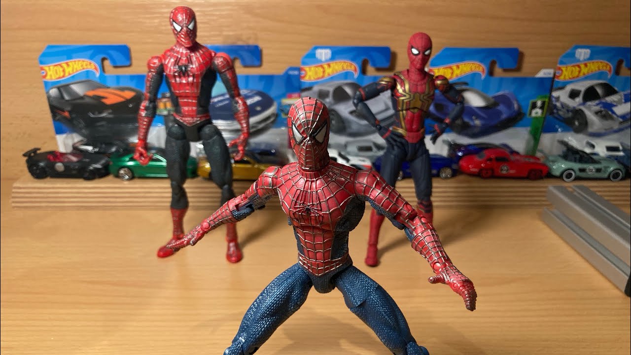 Review #1 : Toybiz Superposeable Spider-Man 1 figure :).
