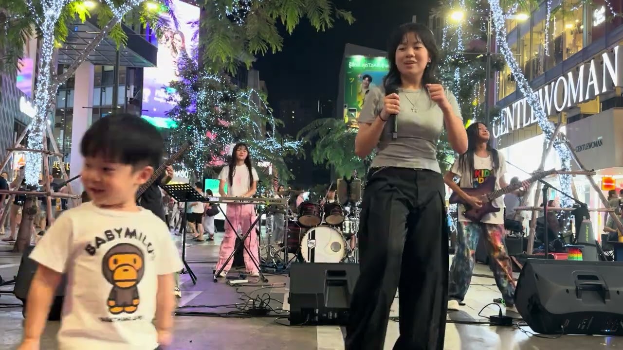 Live performance at Paracol cover Patcharee Srijaroen 2 songs