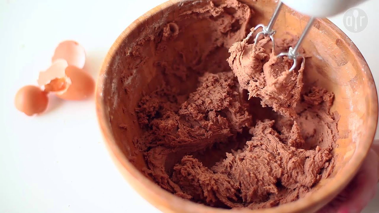 Red velvet cake recipe video - How to make a classic red velvet cake