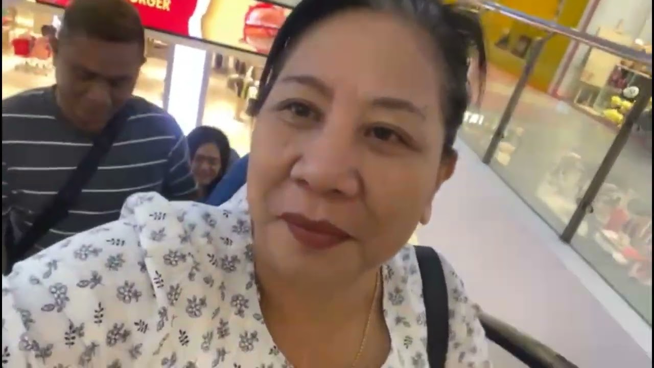   jalan-jalan di viva city kuching