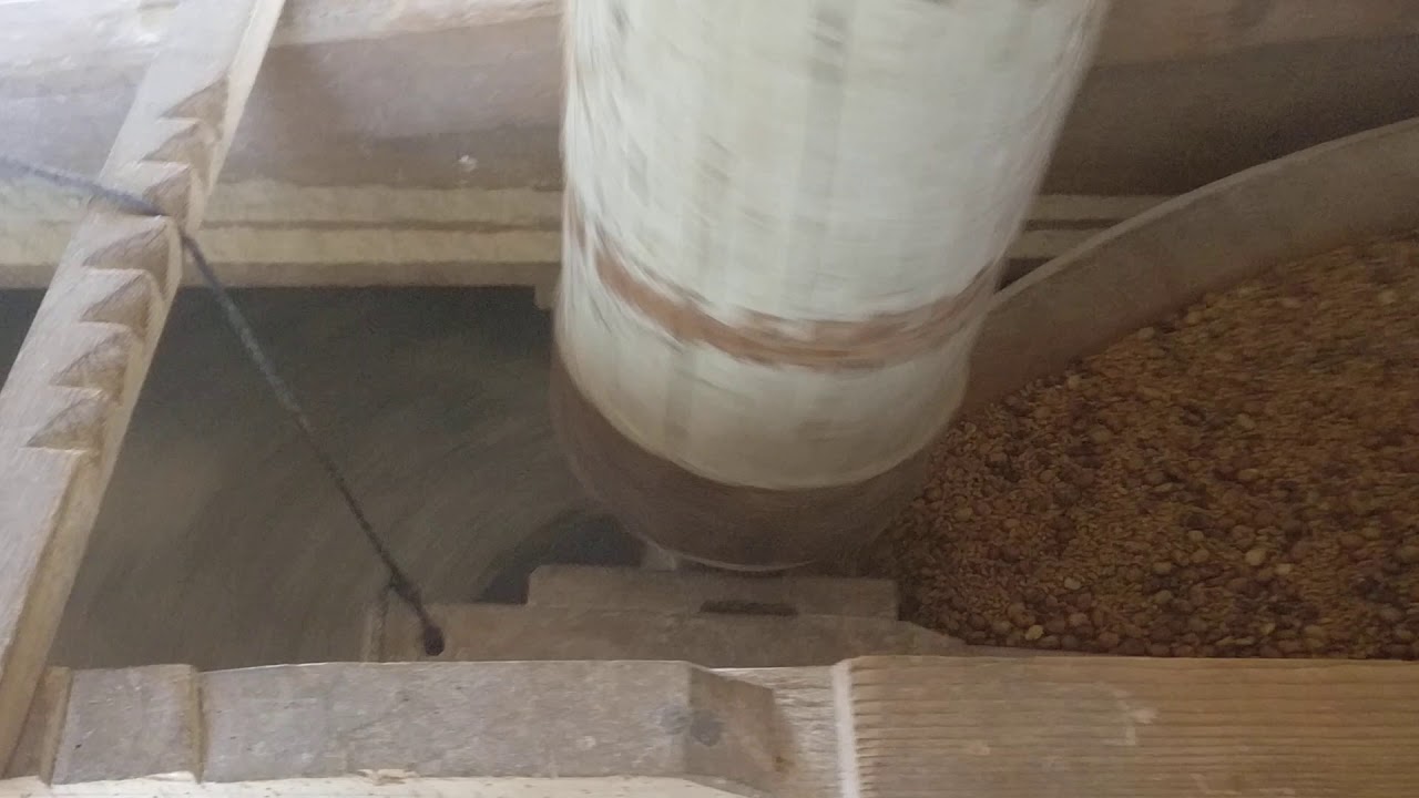 Het malen van graan in de Hackfortsche Windmolen