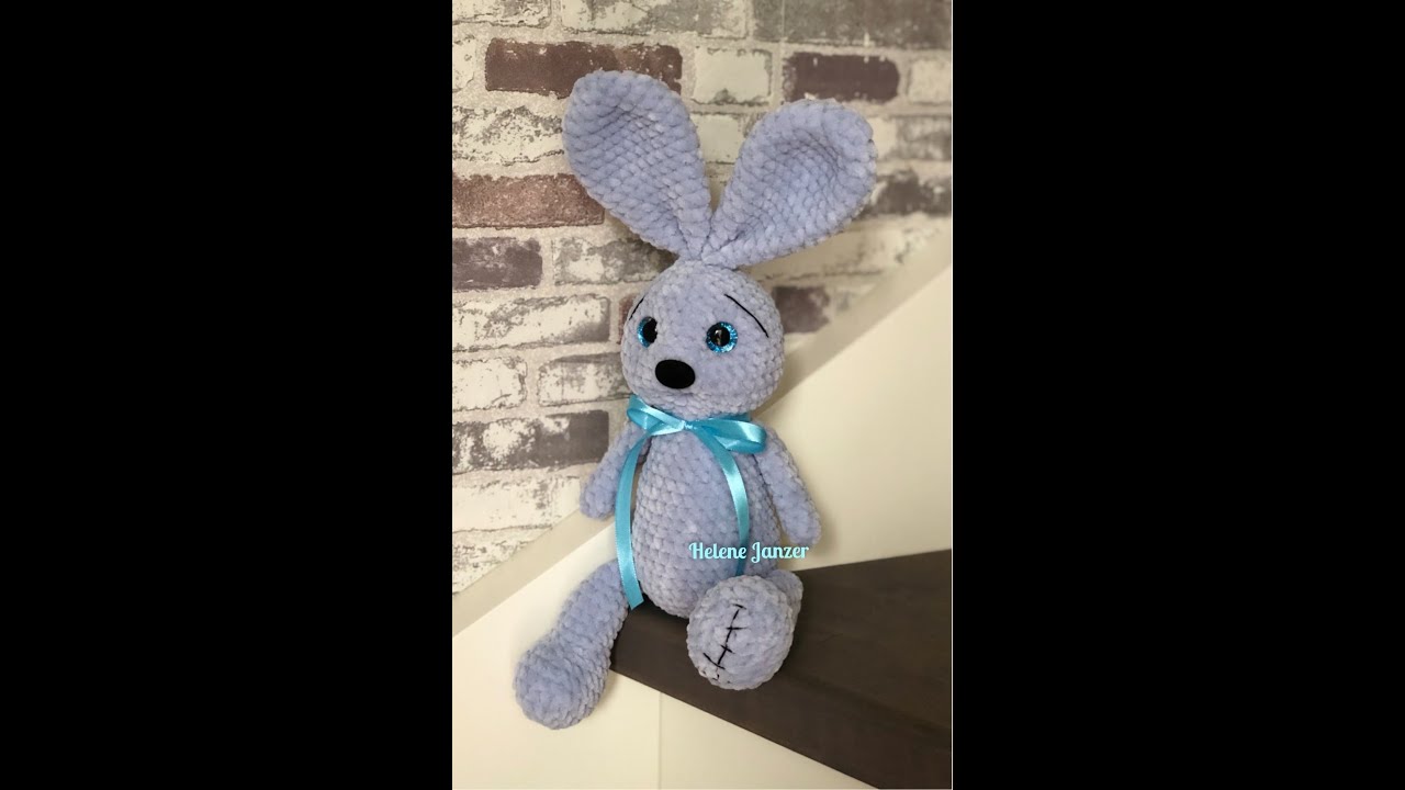 Ein Hase mit stehenden Ohren