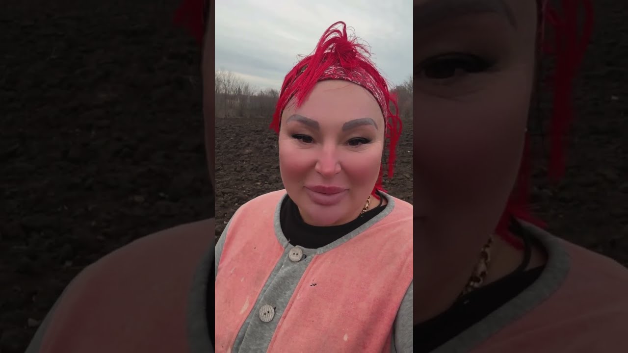 Утром встала коровку здоила. Мама . Деревня