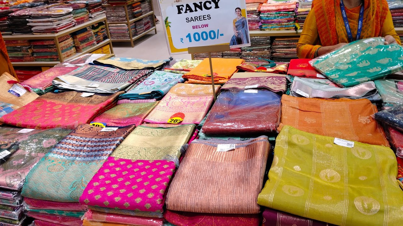 Последние сари в торговом центре Южной Индии #sankranthi #newcollection #festivaloffers #shopping...