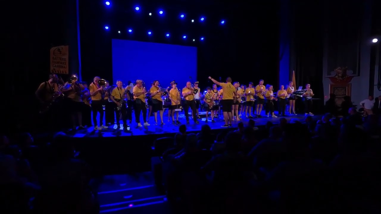 BOURBON STREET avec la Batterie Fanfare de Cambrai