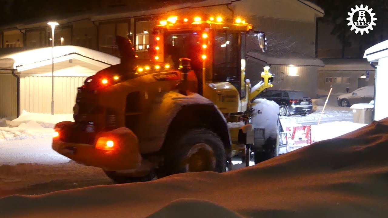 Volvo L70H in snow removal with Flipperbucket (multiskopa)