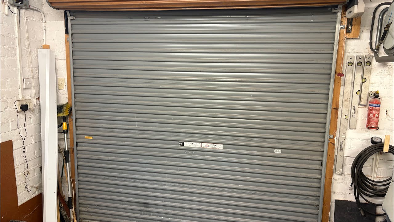 Fixing a faulty roller shutter door