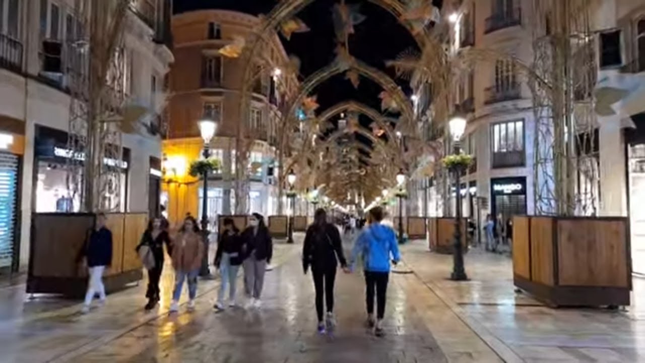 Malaga Spain Walking Tour - I Gatecrashed the Wedding Photos !