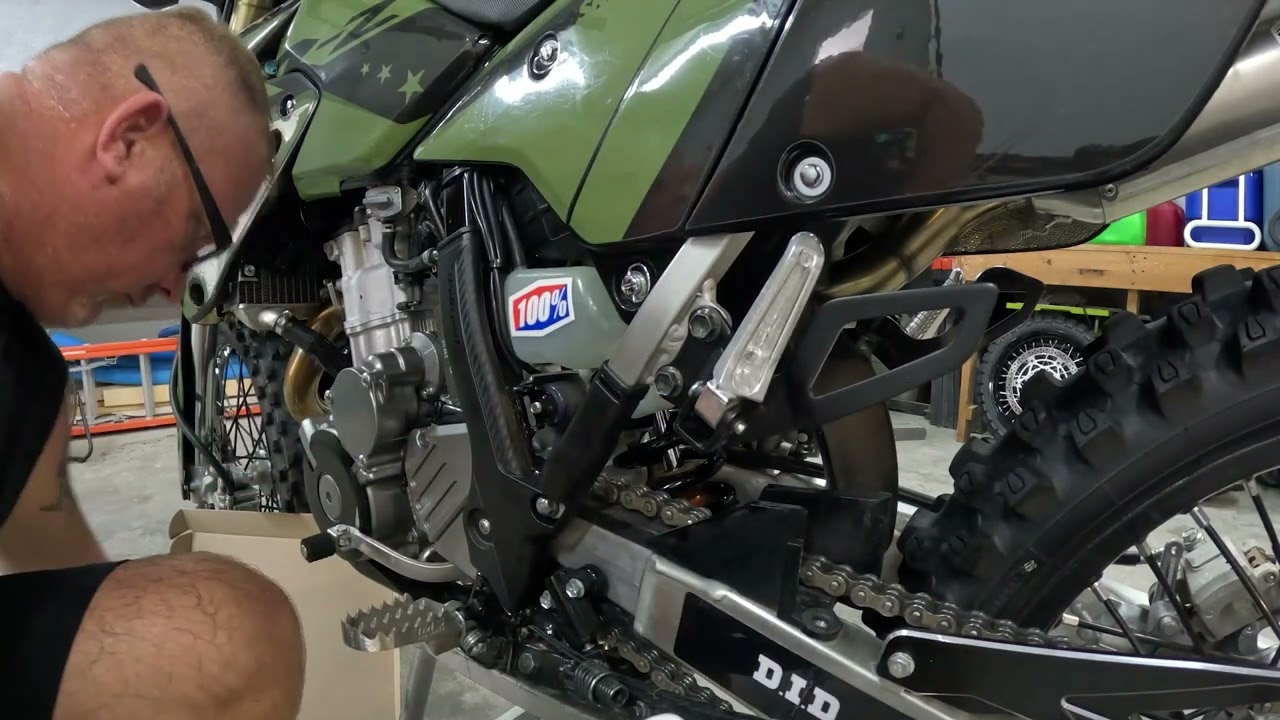 Suzuki DRZ400 - Check out the new Polisport Frame protector