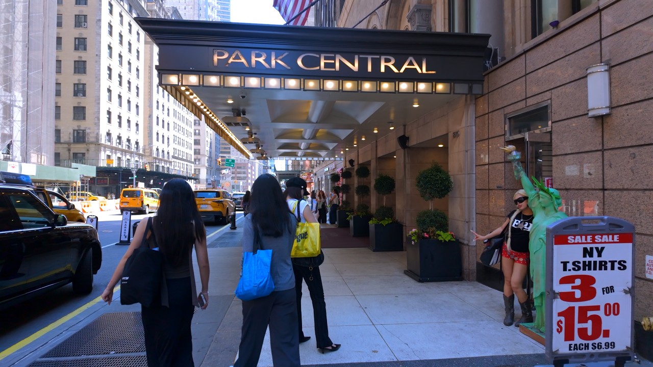 Walking Around Manhattan, NEW YORK