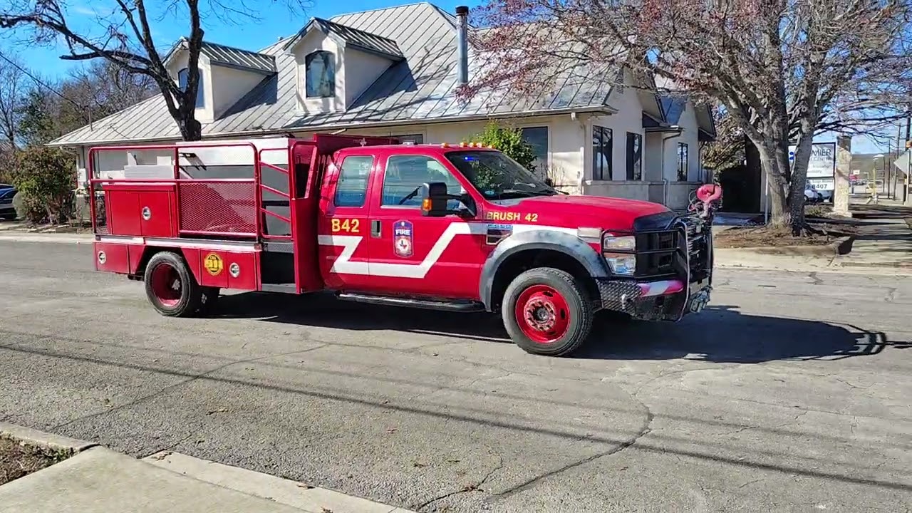 Boerne Fire Department Command 41 and Brush 42 responding 