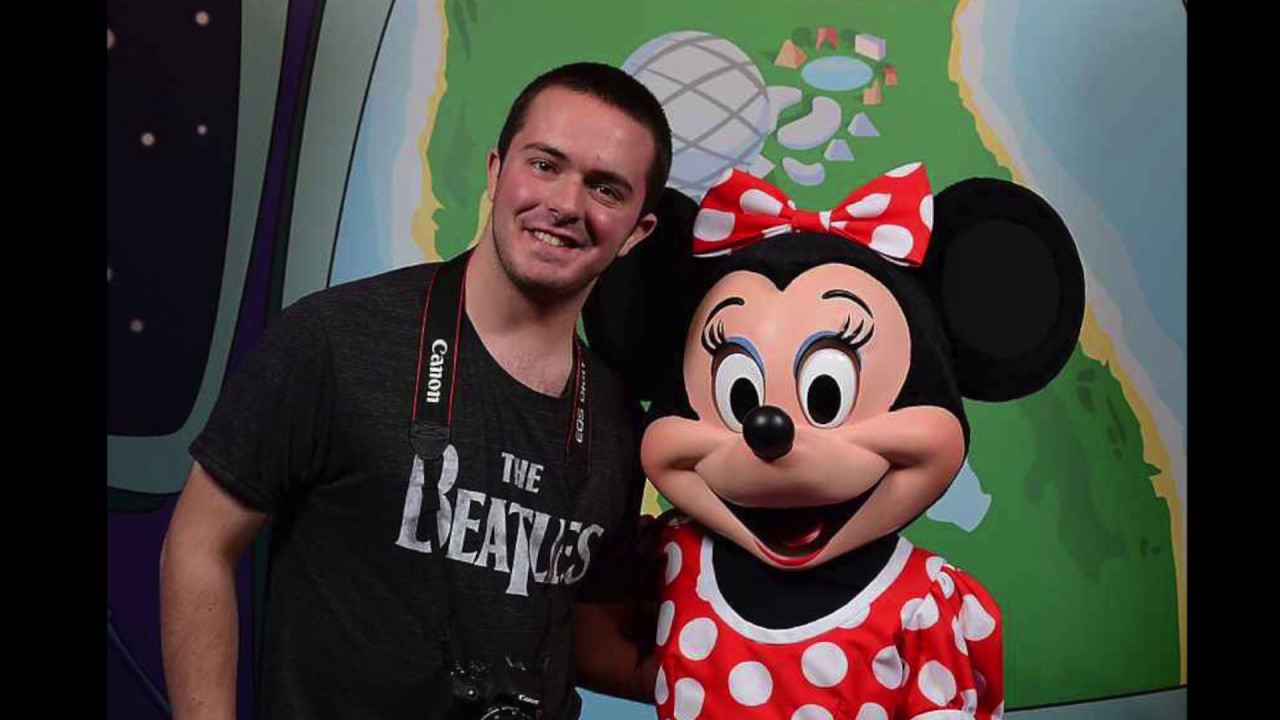 Meeting Minnie Mouse at Epcot Character Spot 2016
