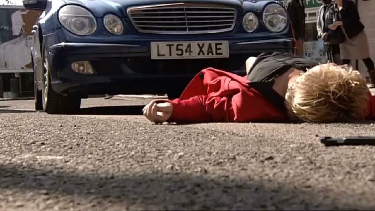 EastEnders - Shirley Carter gets Hit By a Car (10th August 2007)