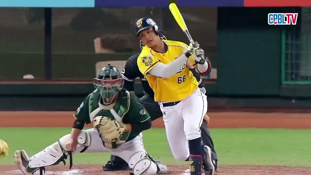 03/24 台鋼 VS 中信 一局下，雖開局就被擊出安打，王維中臨危不亂，製造三振和滾地球，力保不失
