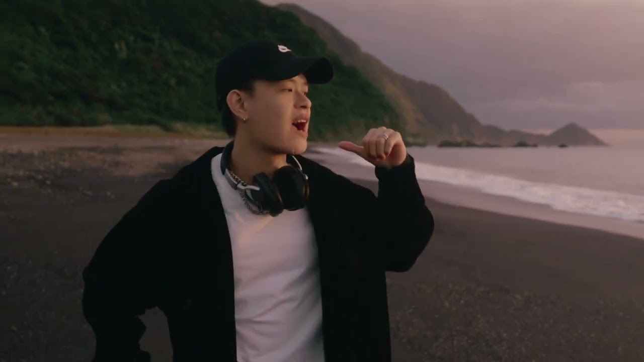 里昂 LEONCHENI - 多看一眼 Official Music Video