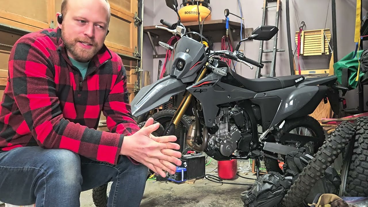 Является ли Suzuki DRZ4S хорошим вариантом для спорта и легких приключений?