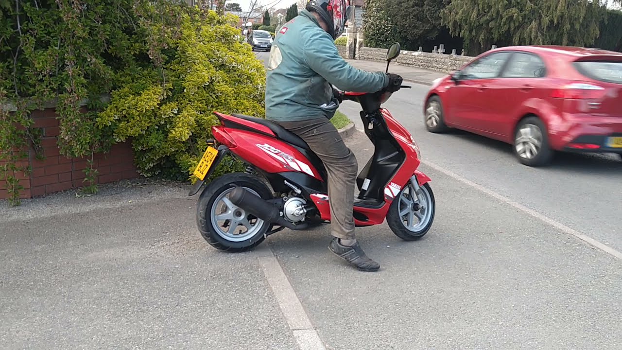 2004 YAMAHA JOG RR 50 LC SCOOTER GC RUNS PERFECT NEW MOT 4437 MILES STANDARD V5