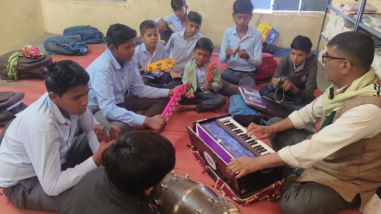 कभी तो असर होगा ( आज बीज बोया है ।