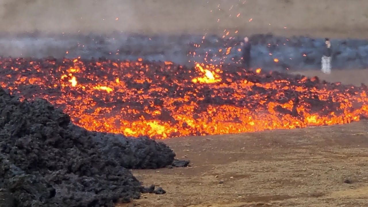 Terrifying BOILING #LAVA creeps through the valley 💥 #Iceland 14.06.21