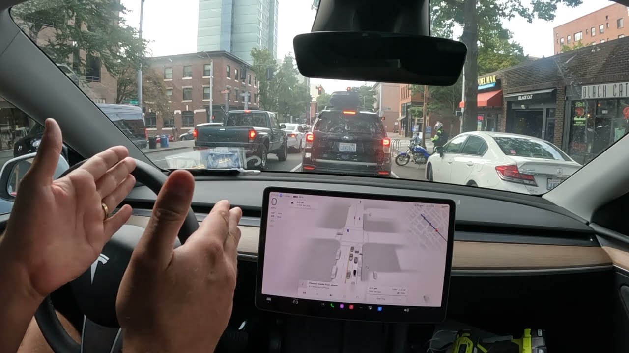 Tesla FSD handles Seattle rush hour traffic. 12.5.2