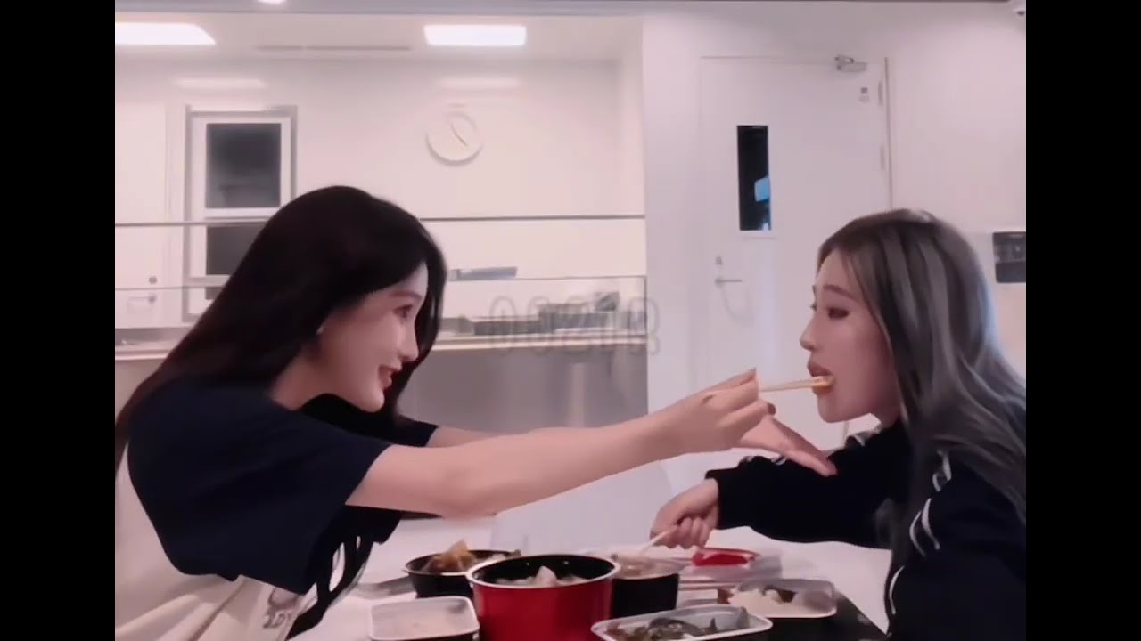 [VIETSUB](SNH48)Với sự kiên trì của chị Châu thì cuối cùng cũng đã chiếm  được trái tim củaNhất Nhất