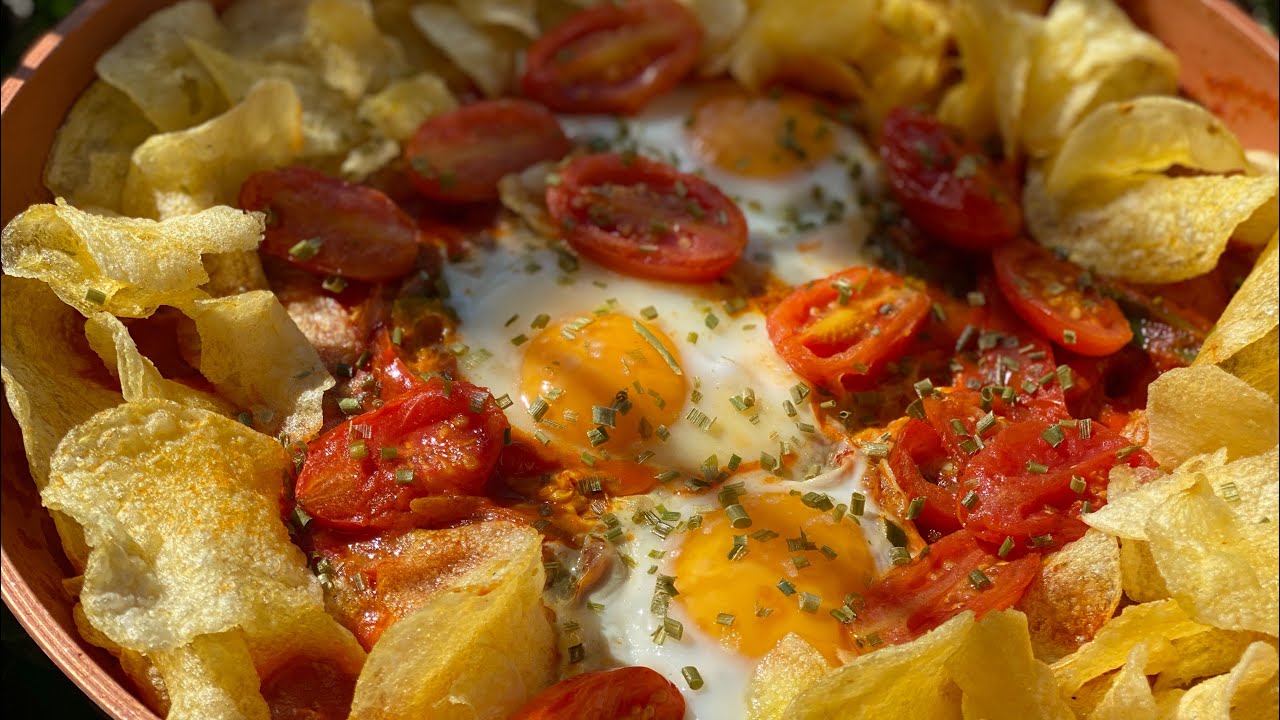 tienes huevos y una bolsa de papas chips?prepara esto es muy fácil y rico