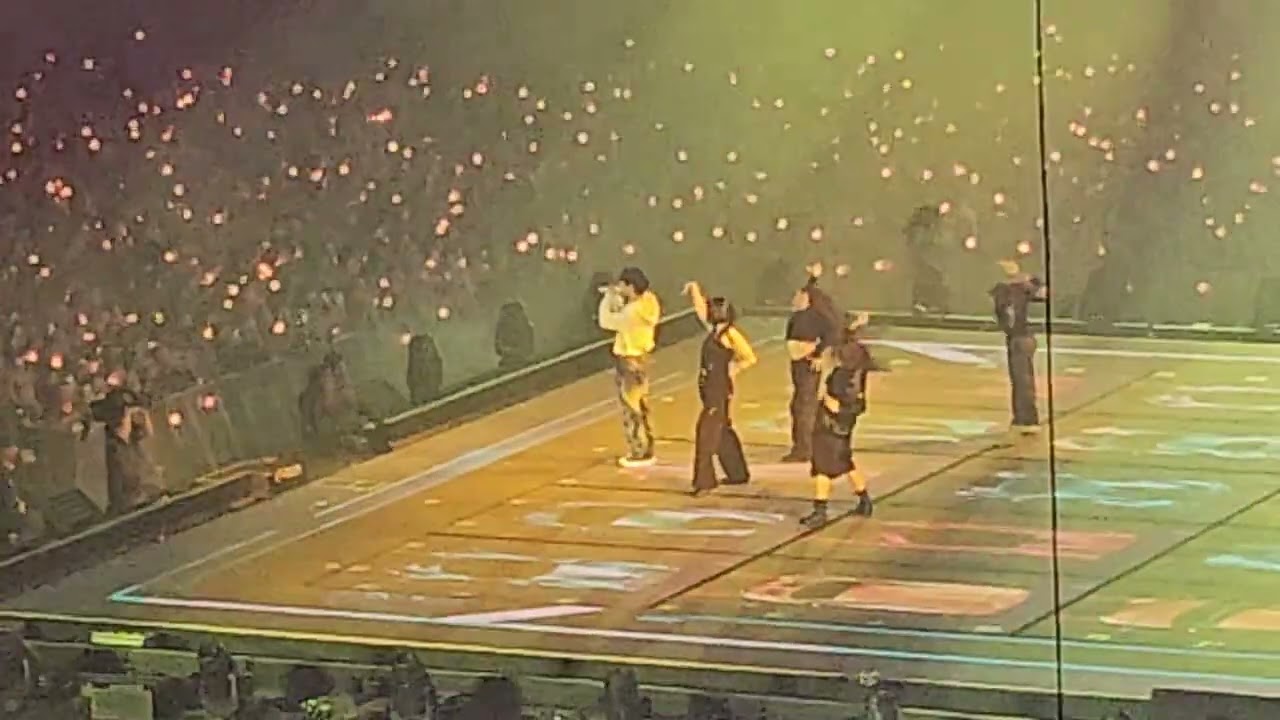 Chicken noudle soup (J hope ft becky G)  hope on the stage in Seoul day 2