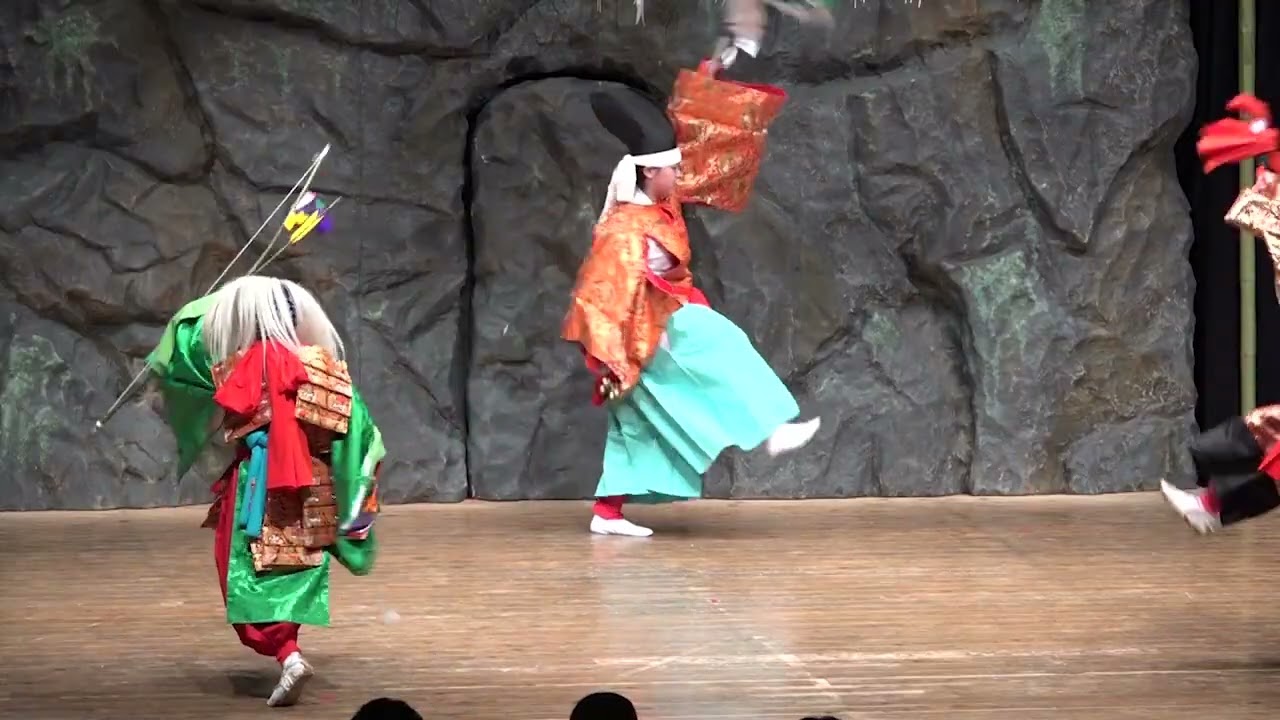 神楽舞 太平楽 清川子ども神楽保存会（於)第五回 祖母・傾・大崩ユネスコエコエコパーク こども神楽大会