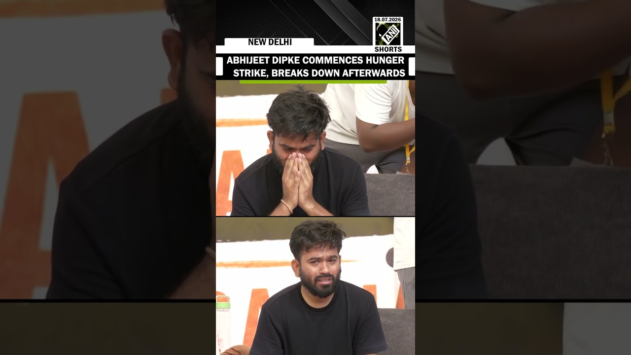 CJP&rsquo;s Abhijeet Dipke breaks down at Jantar Mantar after announcing indefinite hunger strike