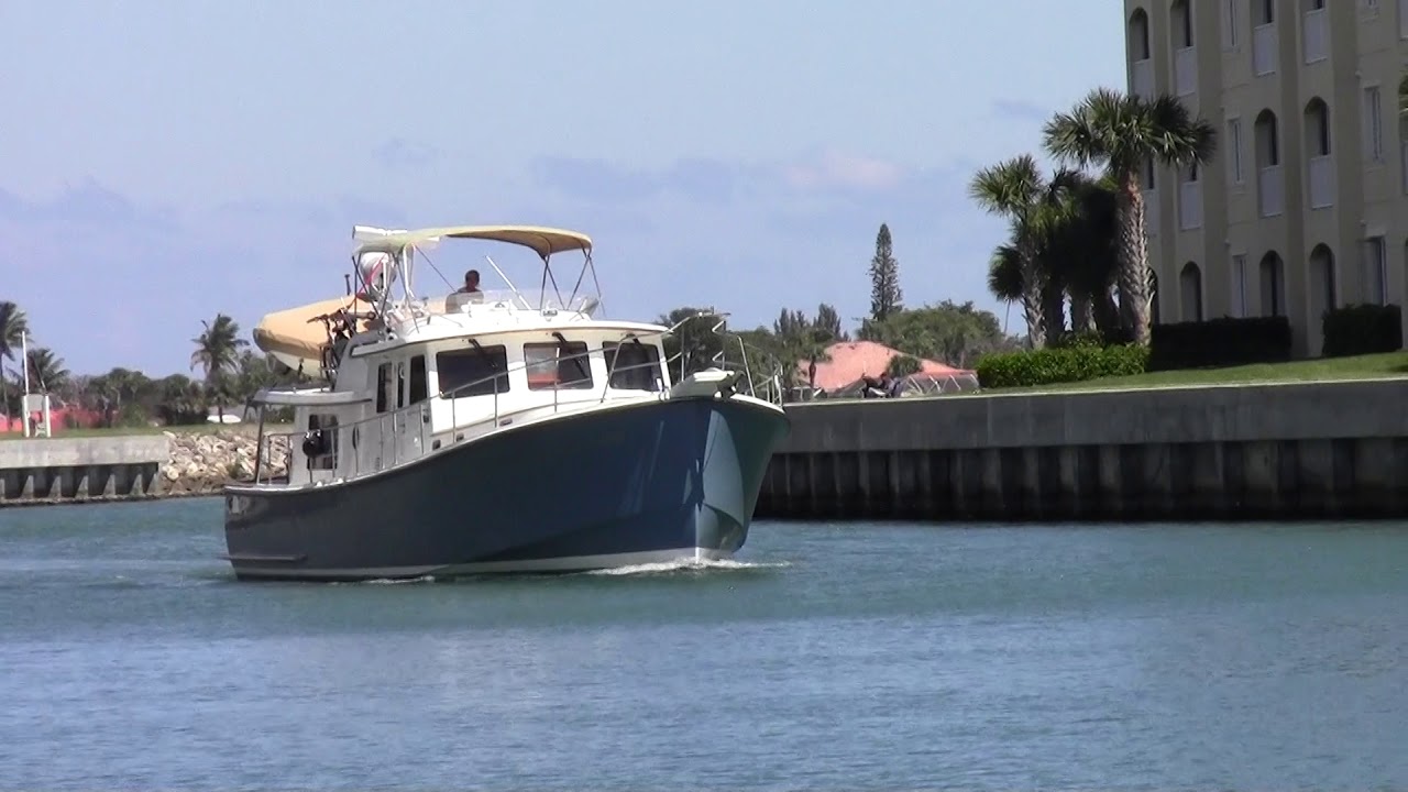 Krogen Express 52 Crossing their wake Fort Pierce, FL