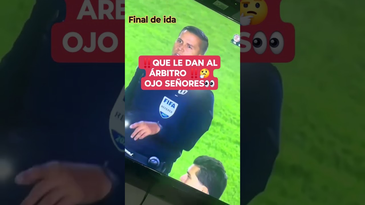 ⚠️‼️OJO‼️QUE LE ENTREGAN AL &Aacute;RBITRO CENTRAL #arbitro #america #toluca #finaldeida #estadioazulcrema
