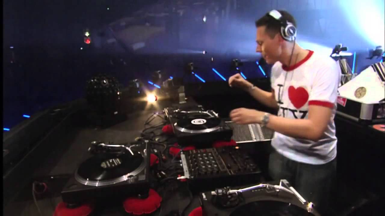 DJ Tiesto Fictivision vs C-Quence Symbols (Live)