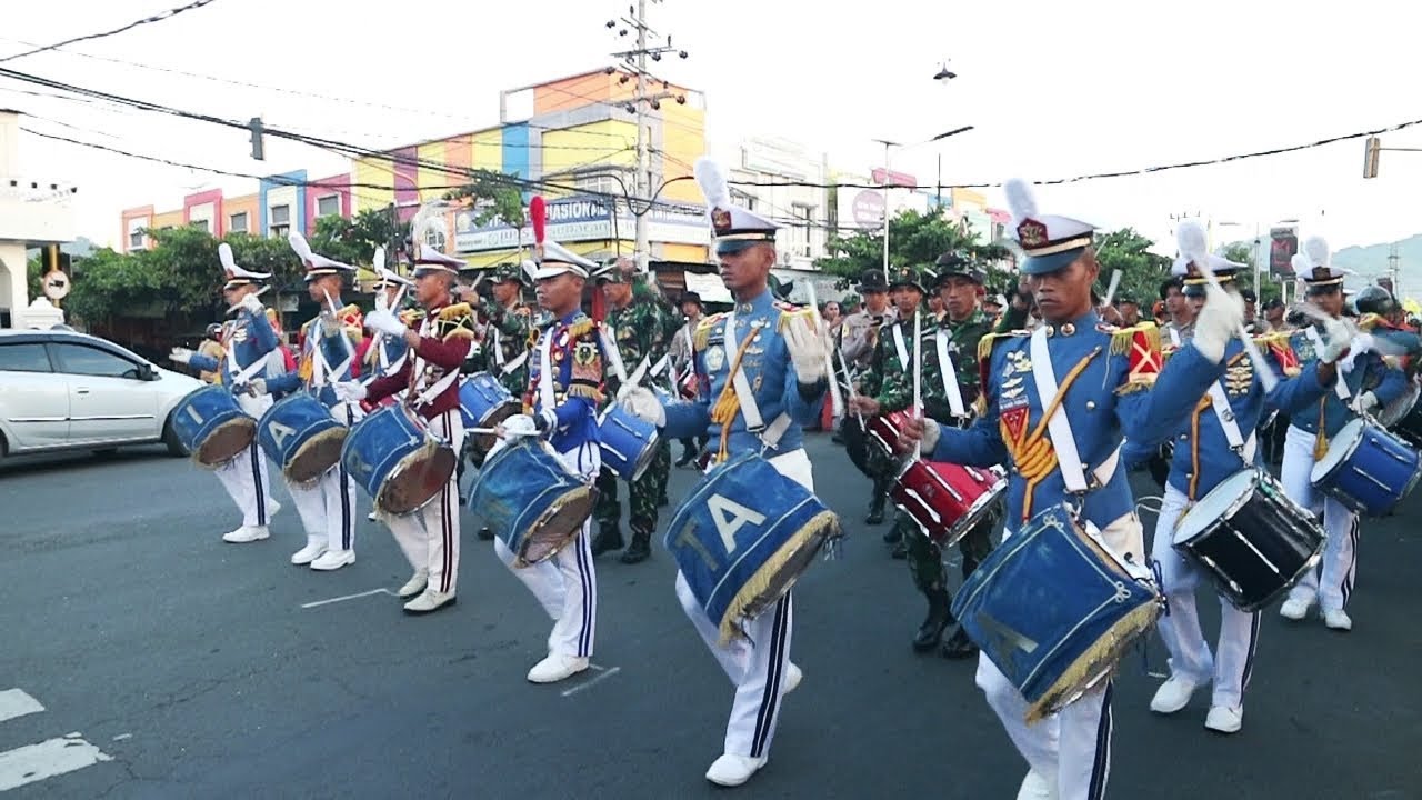PARADE DRUMBAND KIRAB PESERTA LATSITARDA NUSANTARA DI TRENGGALEK 2019