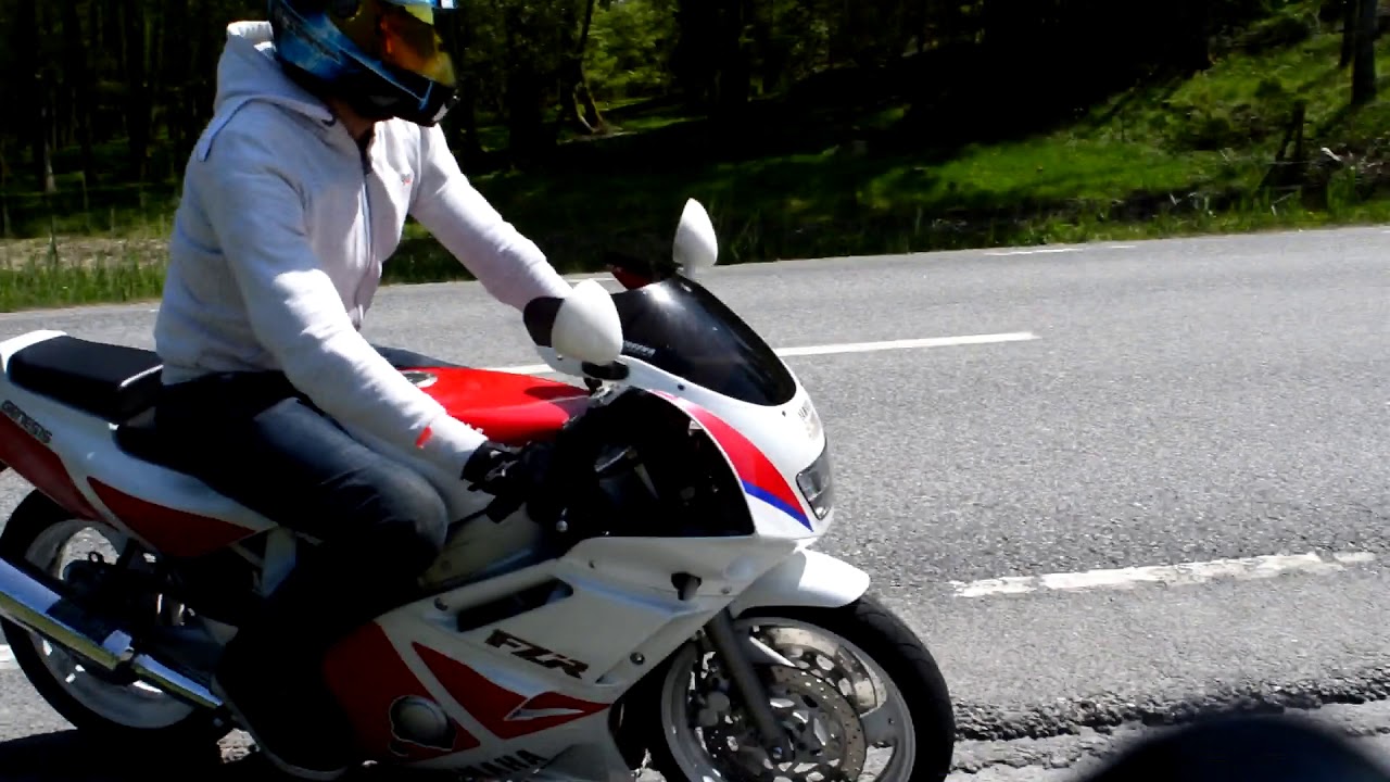 1991 Yamaha FZR600 - Amazing exhuastsound and acceleration