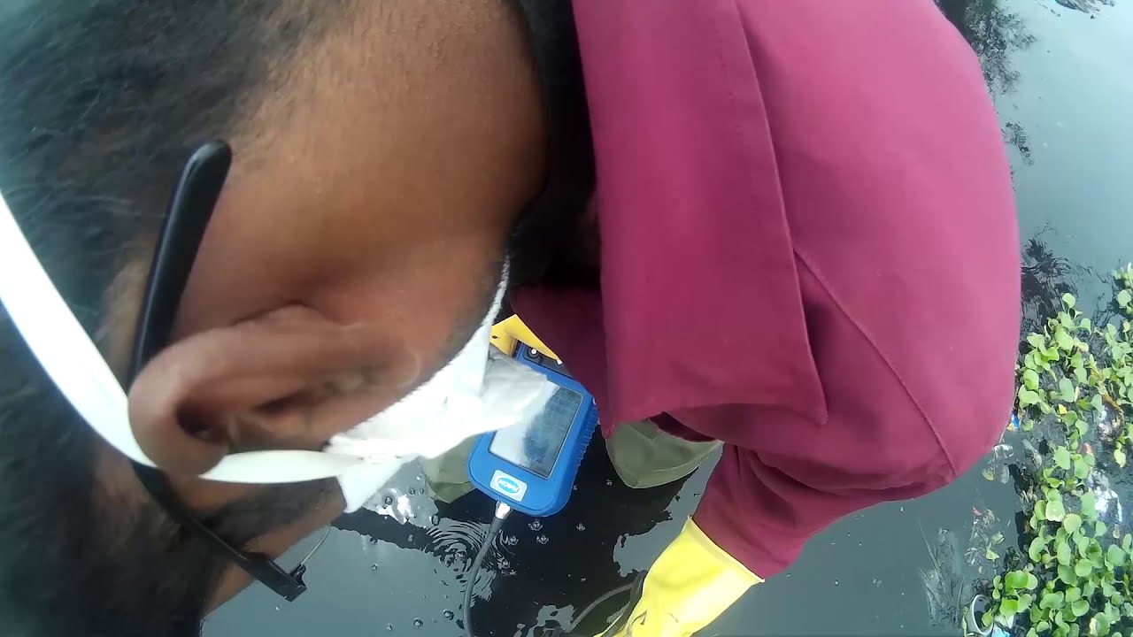 Collecting #wastewater samples and taking #flowmeasurements at Coimbatore's lakes