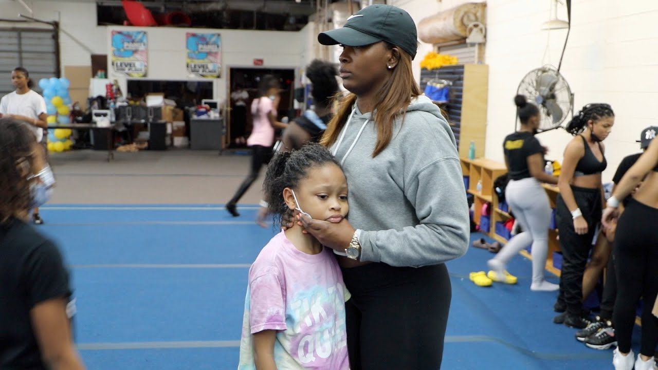 NEW: CHEERLEADERS WORK HARD! CHEER IS LIFE!