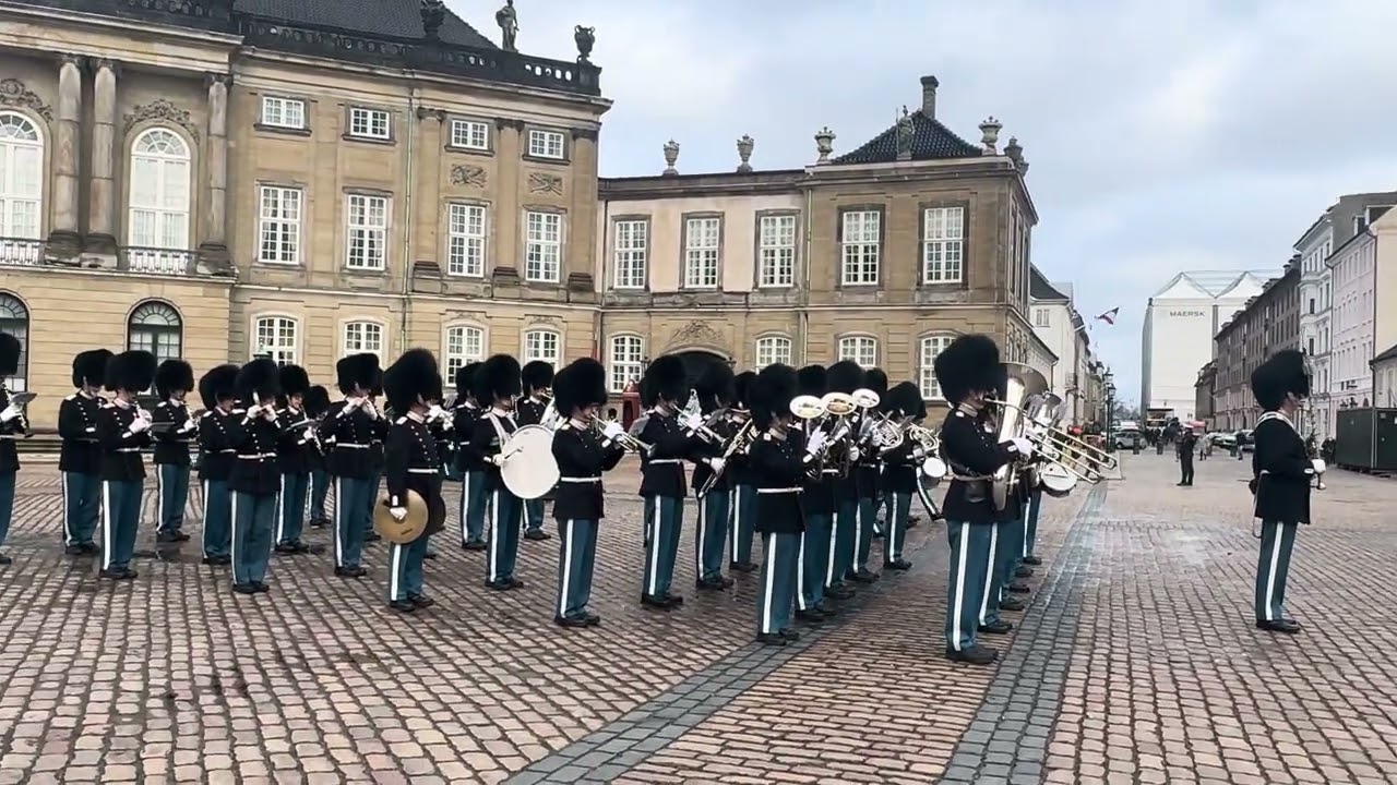 Danish soldiers parade 🇩🇰 
