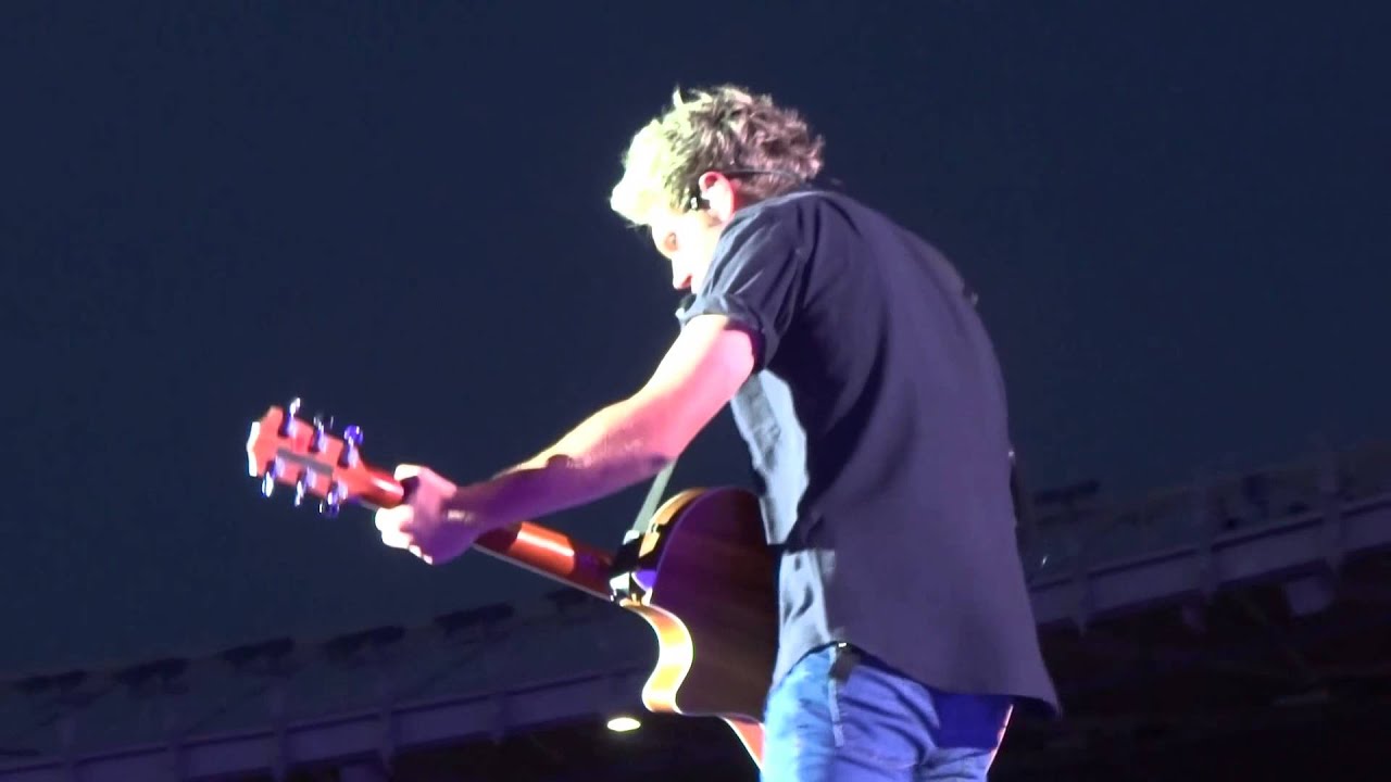 One Direction Vienna 10/06/15 Girl Almighty (Niall focused)
