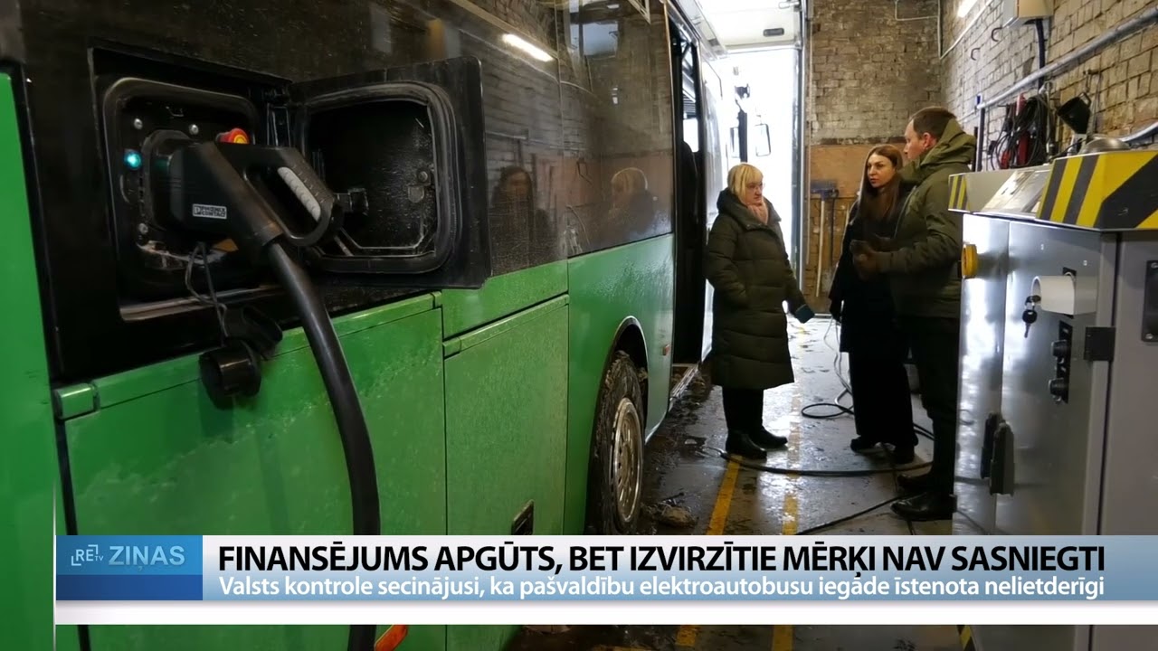 “Kovida nauda” elektroautobusiem: pusgadu tie stāv dīkstāvē
