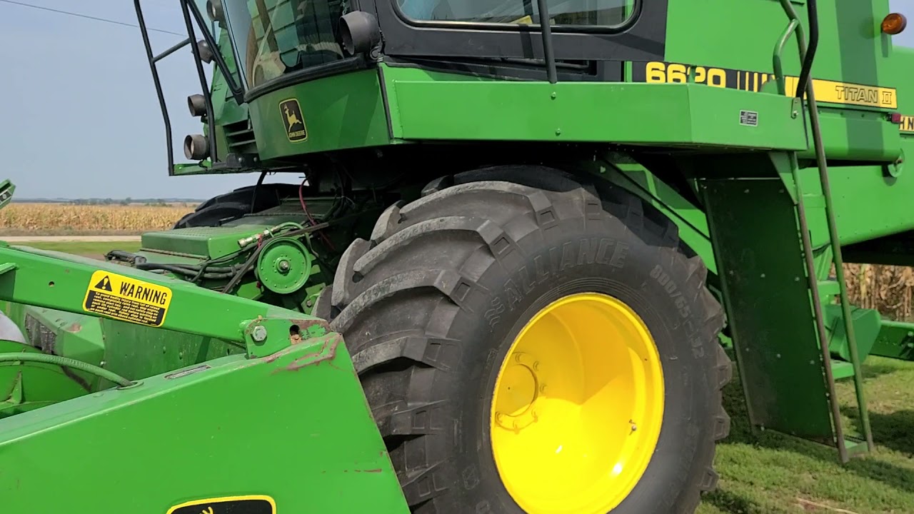 1987 John Deere 6620 Titan 2 Combine