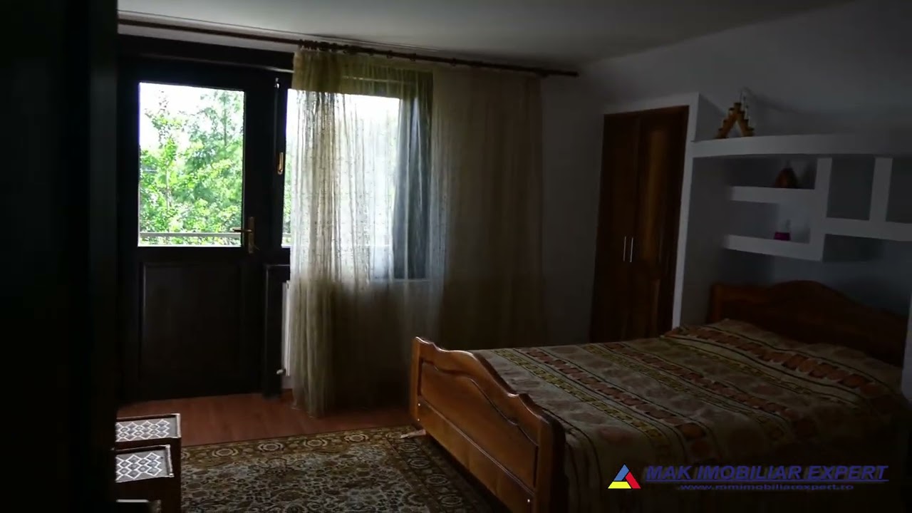 Vilă 10 camere  teren 7,1 ha de vânzare în Corbi Argeș