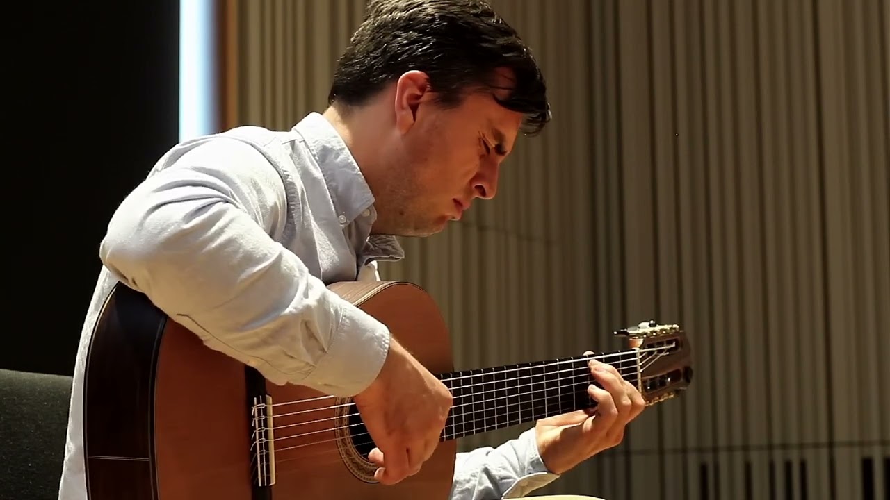 Maximillian Rudd performs A Flor del Llanto by Abel Fleury