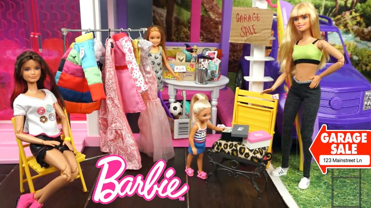 Rutina de la Mañana Limpiando su Casa de Muñecas y Campamento de Barbie
