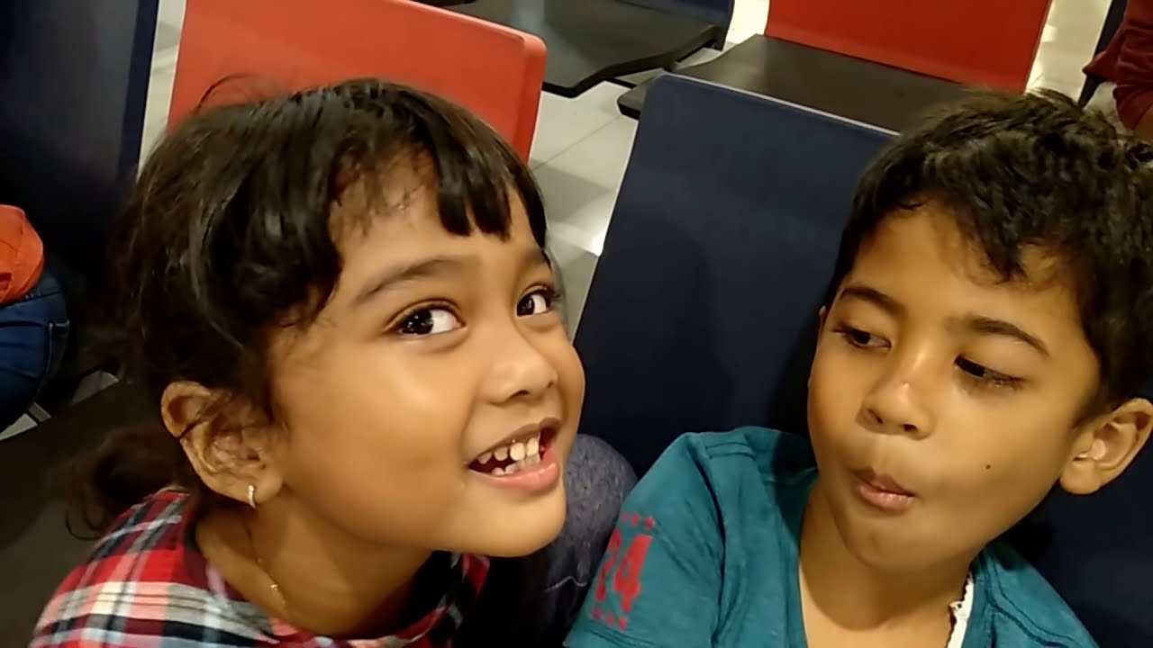 KISAH HANUM: HANUM LINTAR BERPISAH DI BANDARA | Shafeea Hanum