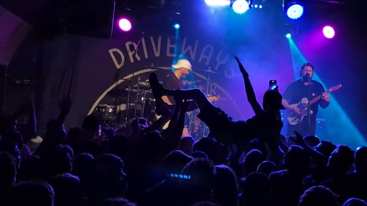 Driveways - October forever (live from  Bahnhof Pauli / St.Pauli, Hamburg)