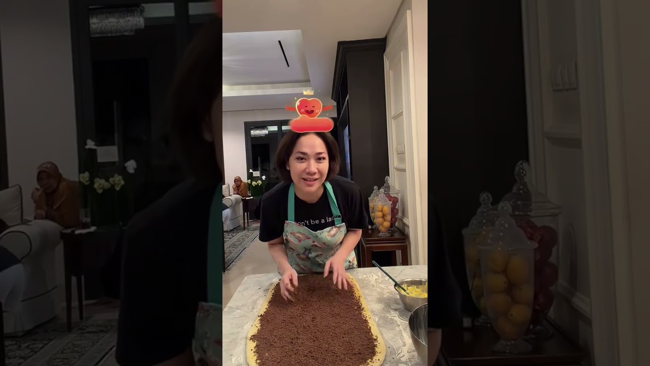 LIVE BUNGA CITRA LESTARI LAGI BUAT KUE DITEMANI SUAMI SAMBIL NYANYI SUARANYA ENAK BANGET