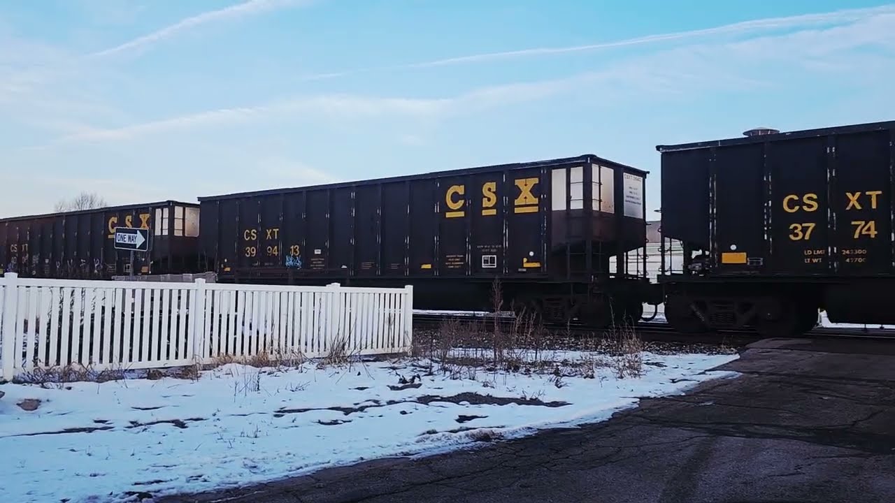Empty CSX Coal Train Rolls Through Syracuse, Indiana | 1 Lead Engine + 1 DPU